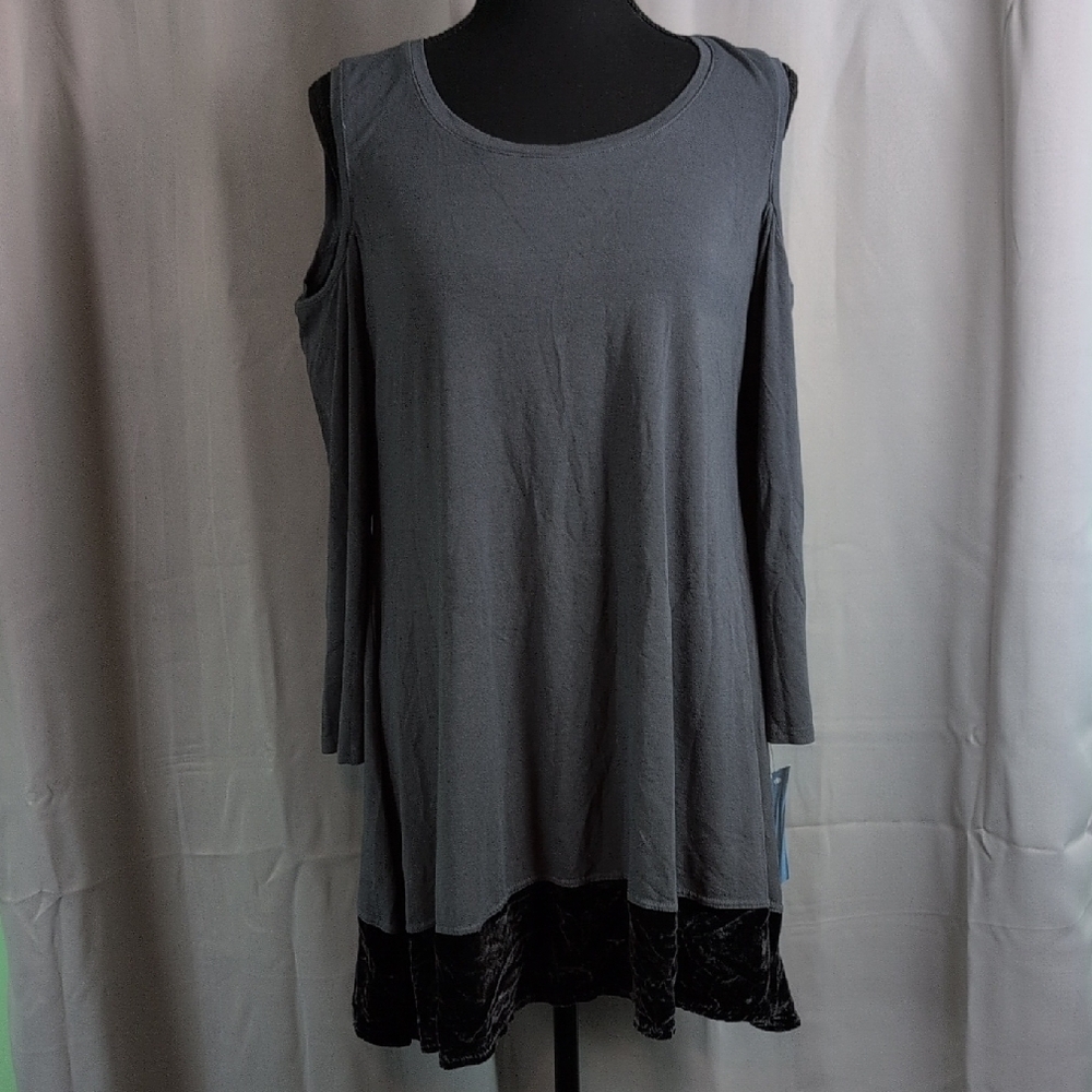 Cut loose Gray and Black Tunic Top. Medium. New